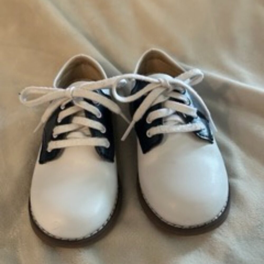 Footmates, toddler, size 8, navy and white shoes